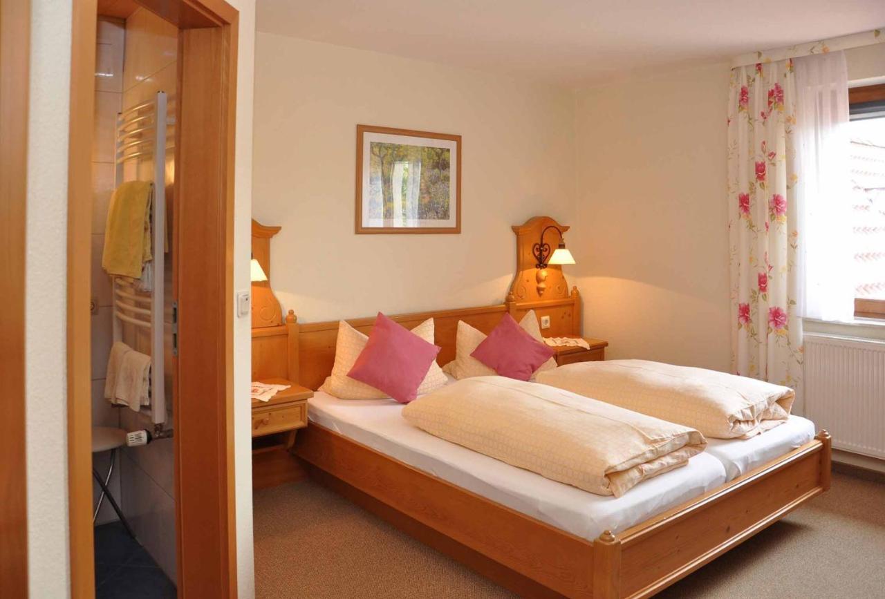 Landhotel Zur Pferdetraenke Schleid Bagian luar foto