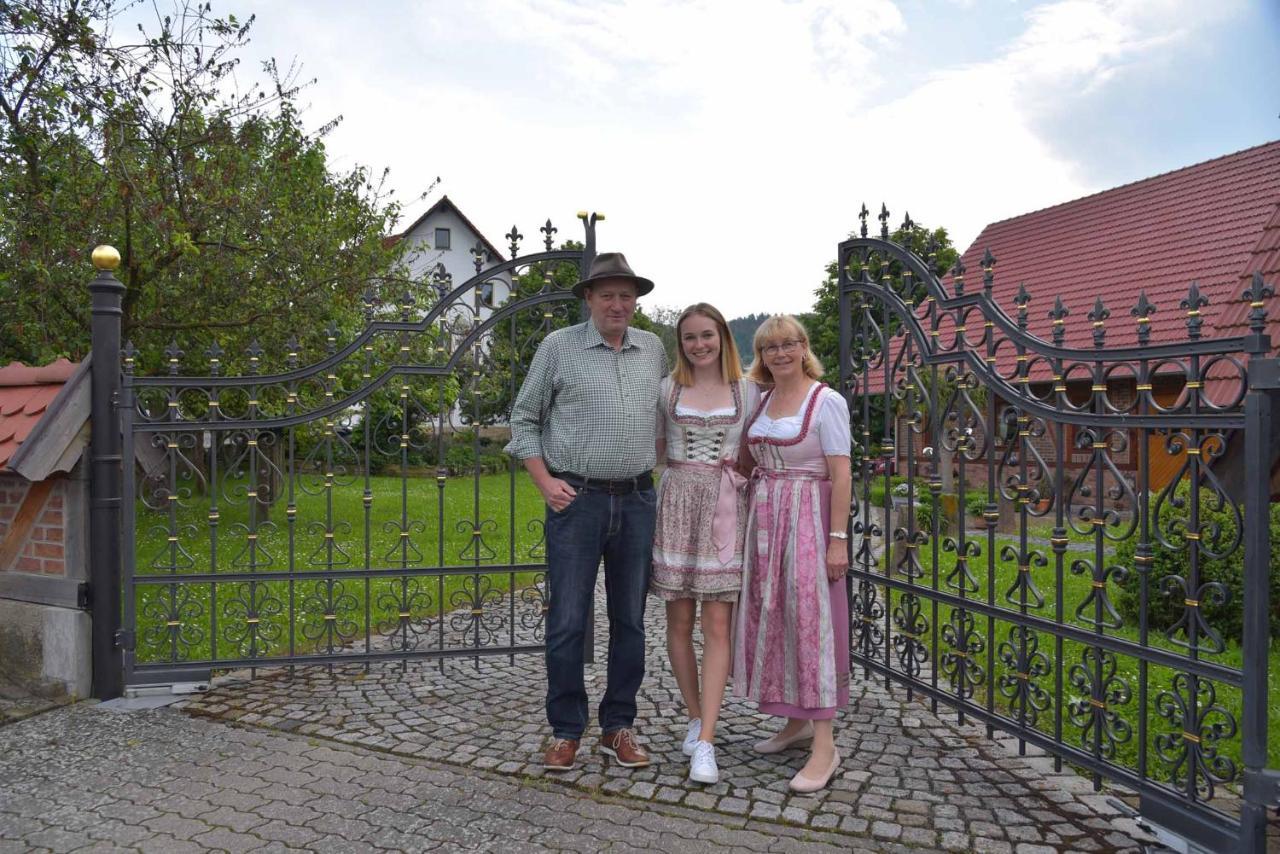 Landhotel Zur Pferdetraenke Schleid Bagian luar foto