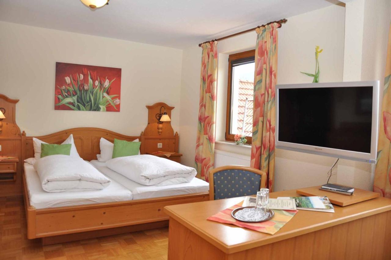 Landhotel Zur Pferdetraenke Schleid Bagian luar foto