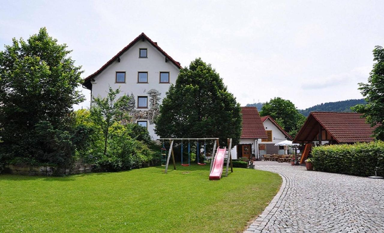 Landhotel Zur Pferdetraenke Schleid Bagian luar foto