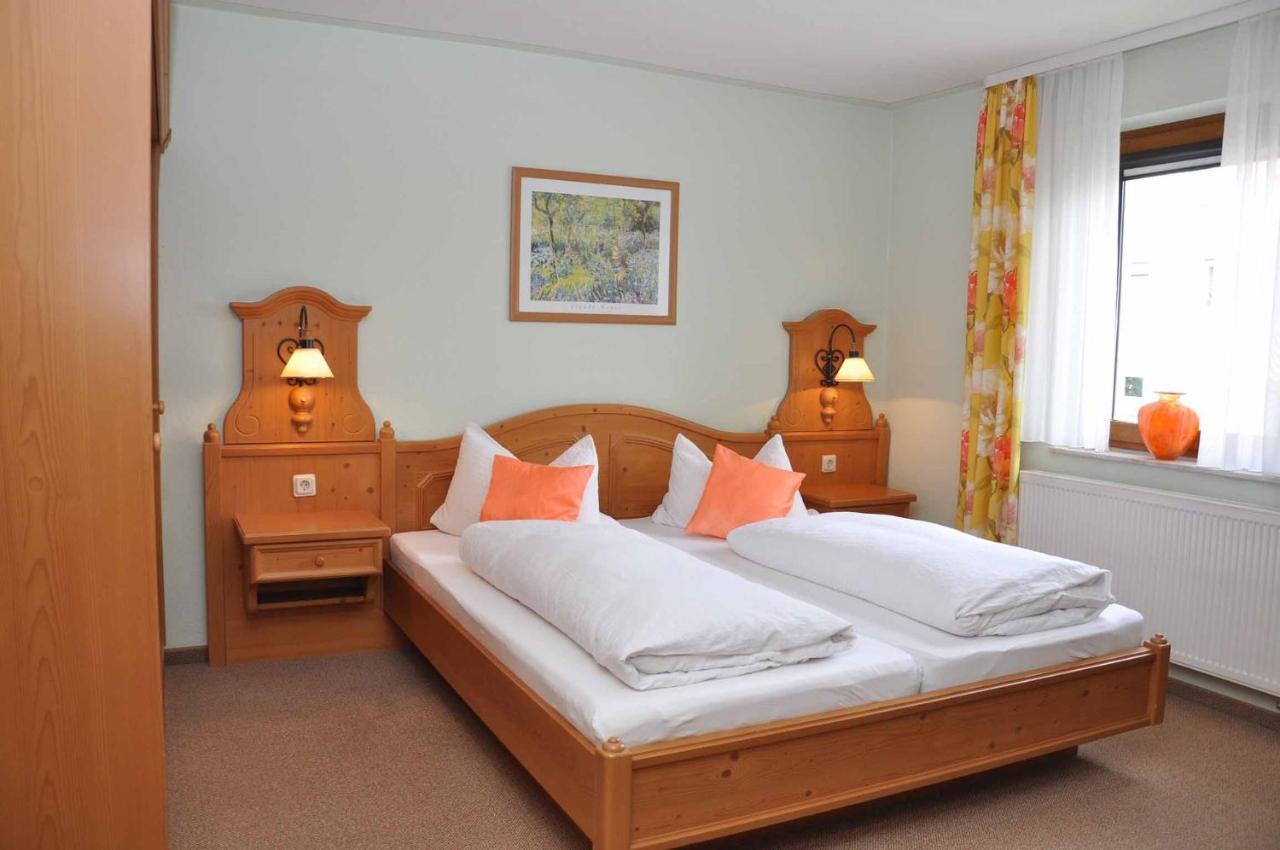 Landhotel Zur Pferdetraenke Schleid Bagian luar foto