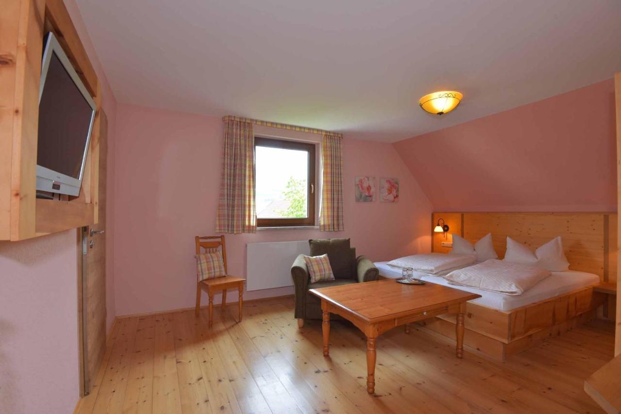 Landhotel Zur Pferdetraenke Schleid Bagian luar foto