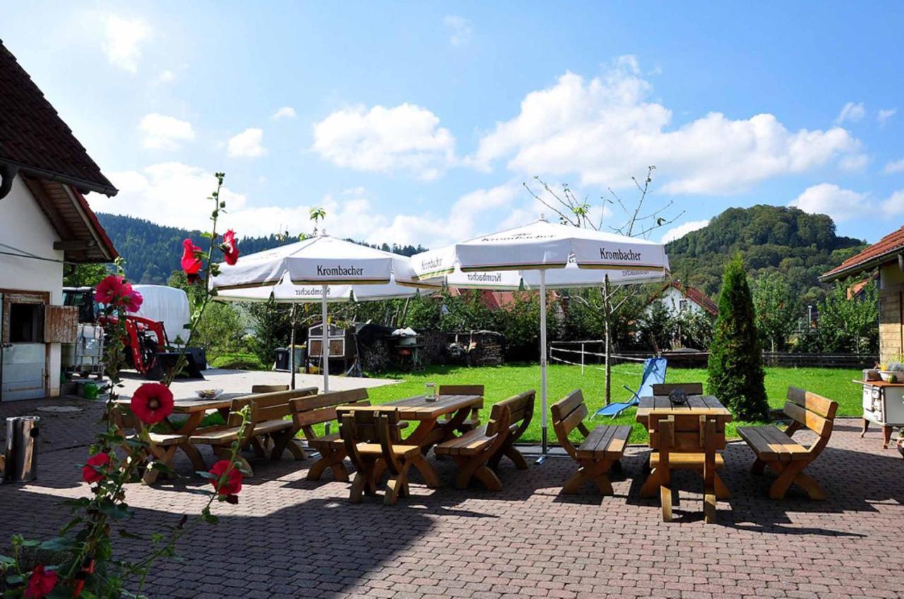 Landhotel Zur Pferdetraenke Schleid Bagian luar foto