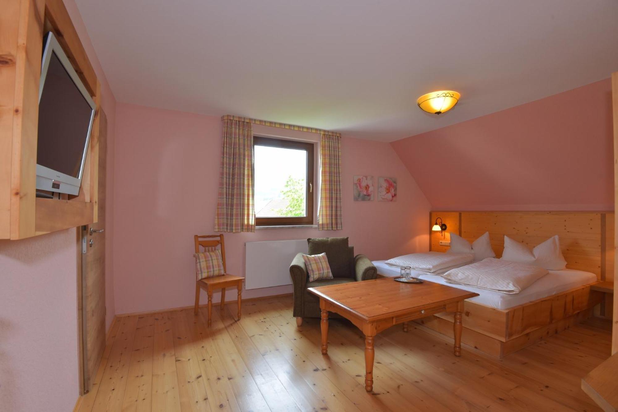 Landhotel Zur Pferdetraenke Schleid Bagian luar foto